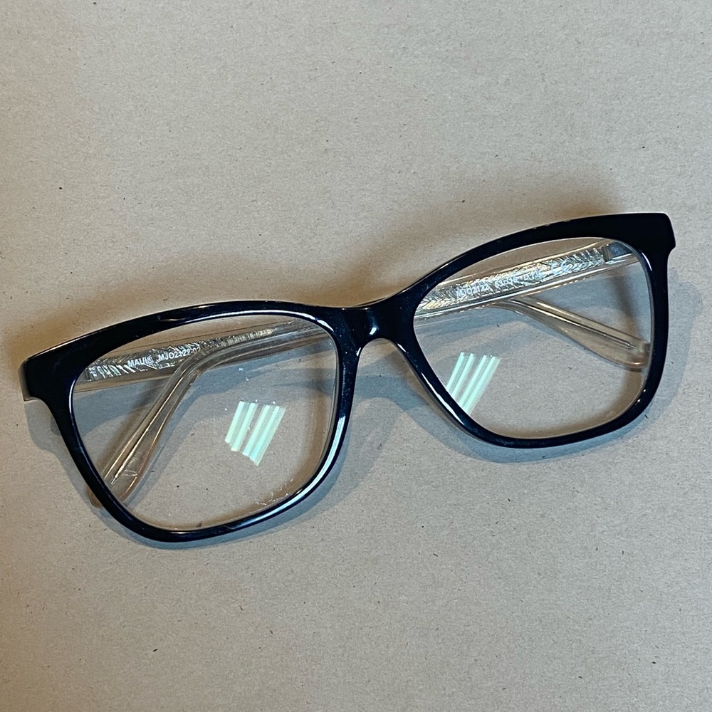 Maui Jim Glasses- Black with gold accents! 2022